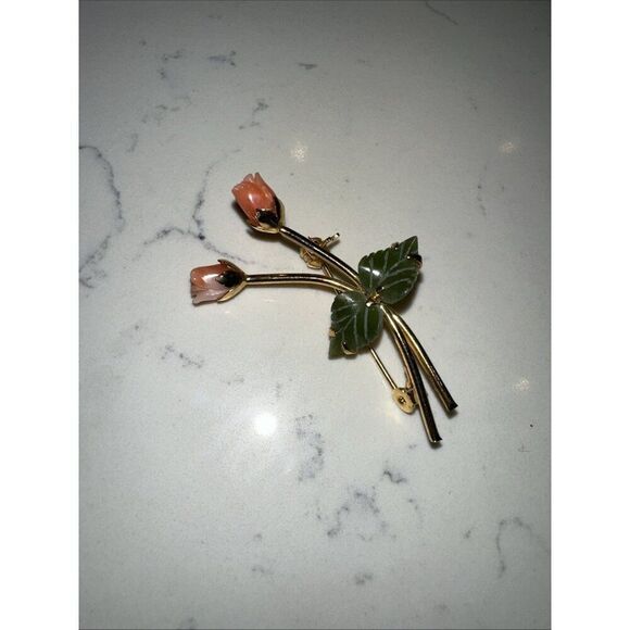 Vintage Coral Roses Green Jade Mini Leaves Gold Tone Metal Brooch Pin - Picture 1 of 6